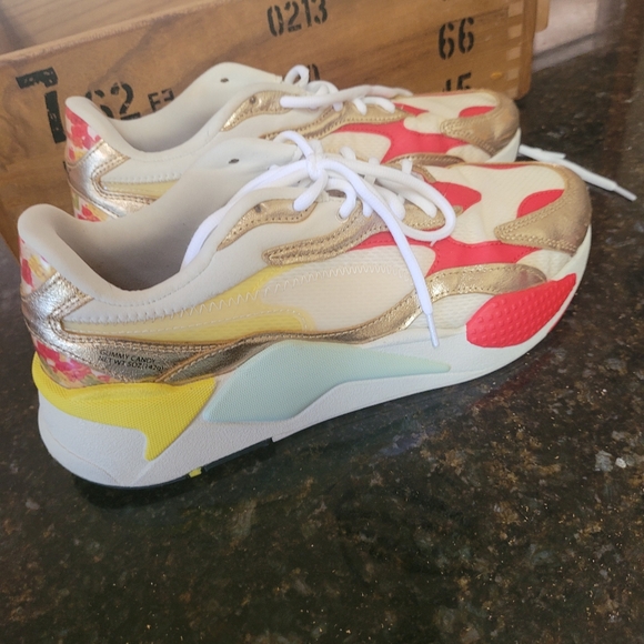 Puma Shoes - Womens puma Haribo gummy